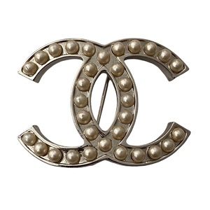 Chanel 05P small Pearl silver plated CC brooch Pin with box